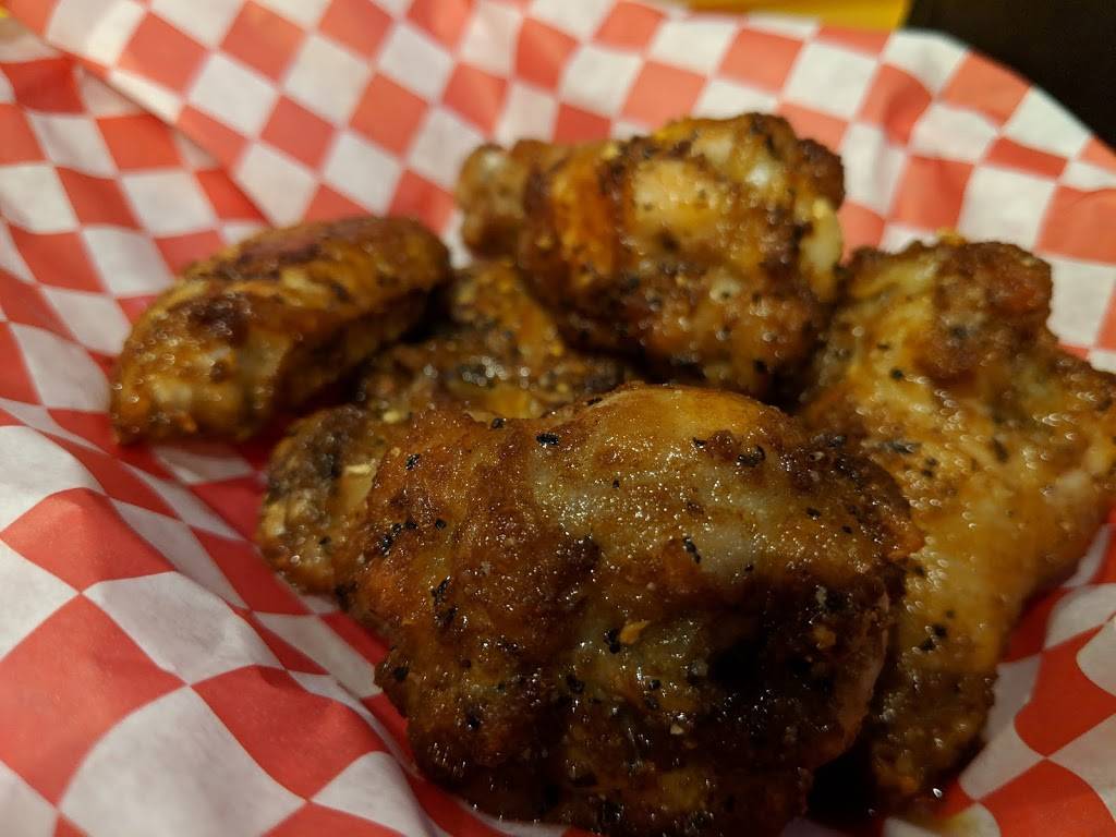 Rockos Lounge Pizza & Wings | restaurant | 1802 Greenville Ave Suite 110, Dallas, TX 75206, USA | 4692811707 OR +1 469-281-1707