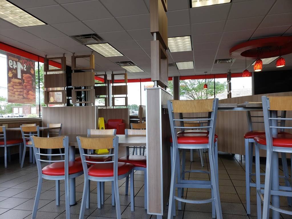 Burger King | restaurant | 2227 Madison St, Clarksville, TN 37043, USA | 9316474097 OR +1 931-647-4097