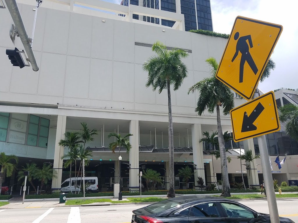 Burger King | restaurant | 1700 Biscayne Blvd, Miami, FL 33132, USA | 3053790468 OR +1 305-379-0468