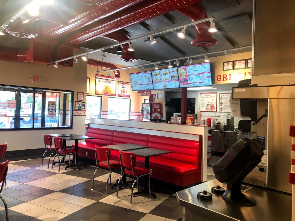 Freddys Frozen Custard & Steakburgers | restaurant | 61 2nd St, Coralville, IA 52241, USA | 3195691080 OR +1 319-569-1080