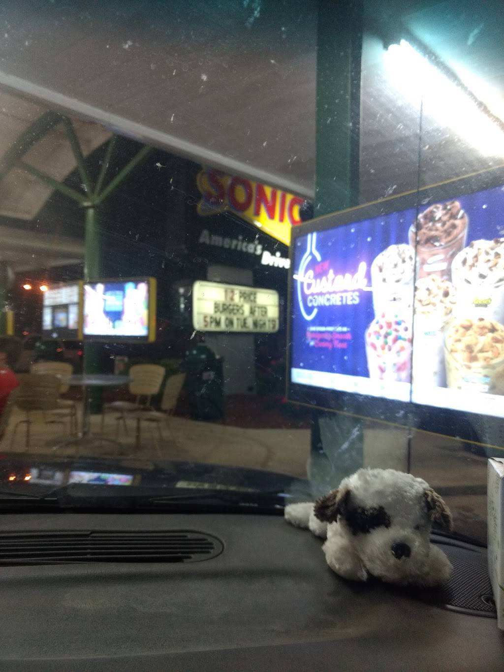 Sonic Drive-In | restaurant | 800 W Main St, Woodbury, TN 37190, USA | 6155635300 OR +1 615-563-5300