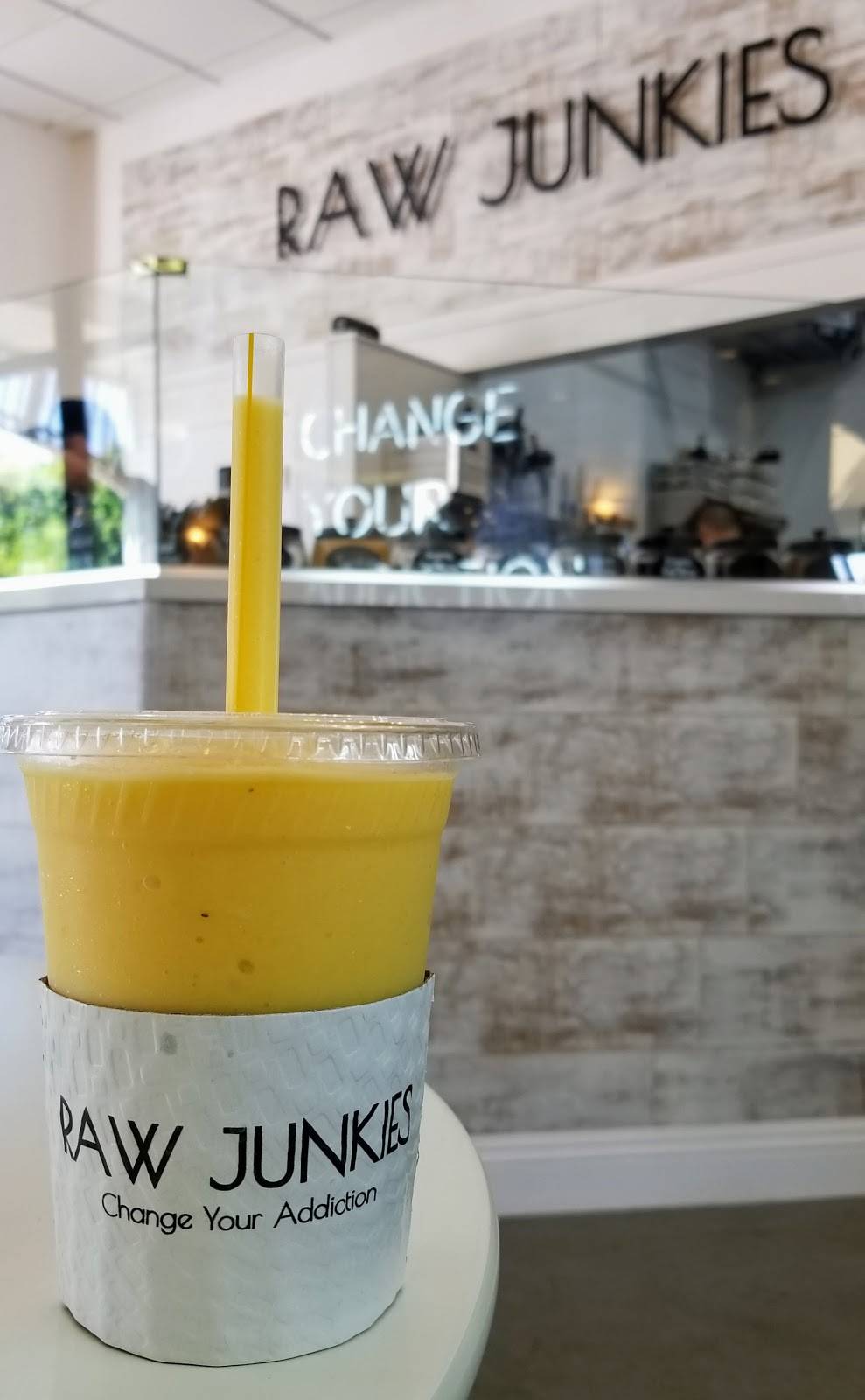 Raw Junkies | restaurant | 12930 Ventura Blvd Unit 114, Studio City, CA 91604, USA | 8187473641 OR +1 818-747-3641