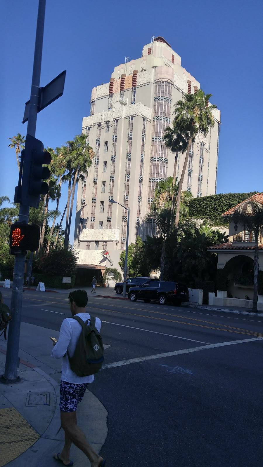 Starbucks | cafe | N.E, 8363 Sunset Blvd, West Hollywood, CA 90069, USA | 3238488663 OR +1 323-848-8663