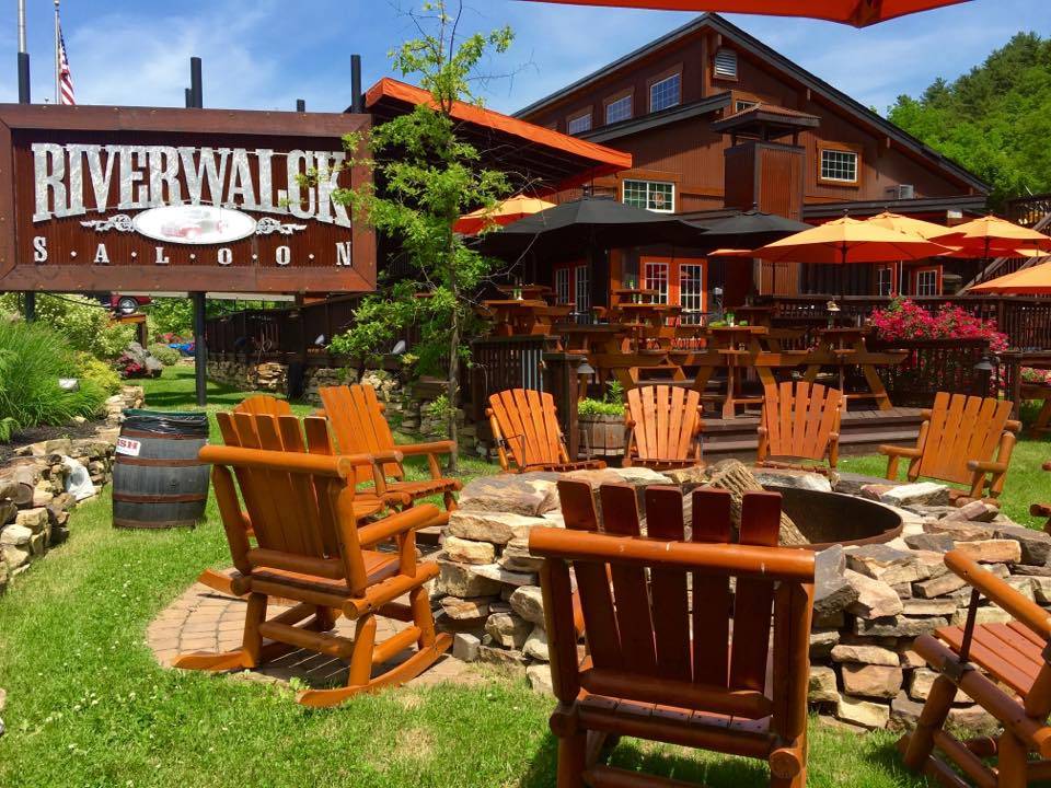 Riverwalck Saloon | restaurant | 101 Centre St, Parryville, PA 18244, USA | 6108522323 OR +1 610-852-2323