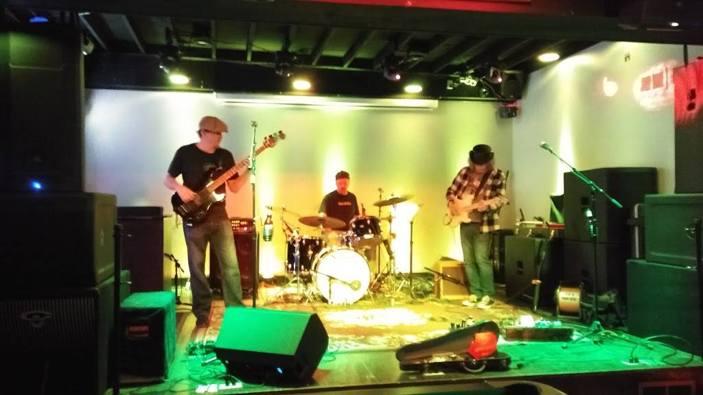 Eden Bar and Grill | restaurant | 926 Gardner St, Joliet, IL 60433, USA | 8156302071 OR +1 815-630-2071