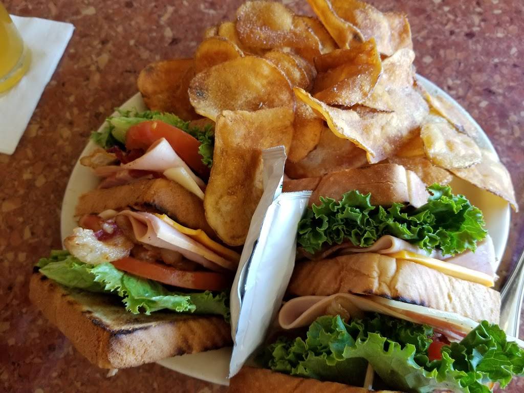 Trenton House | restaurant | 2 E Broadway, Trenton, IL 62293, USA | 6182242400 OR +1 618-224-2400