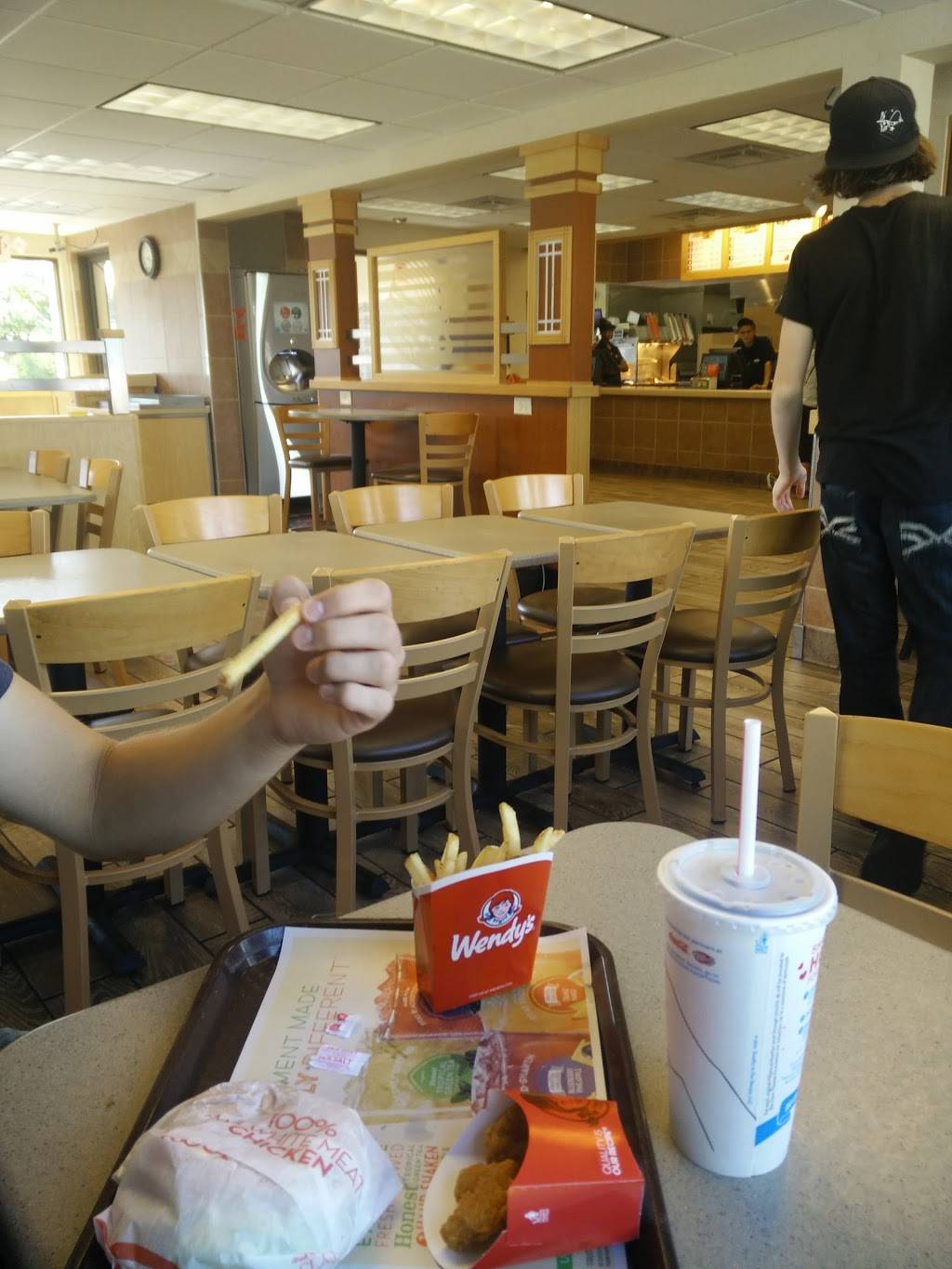 Wendys | restaurant | 31150 Five Mile Road, Livonia, MI 48154, USA | 7345229283 OR +1 734-522-9283