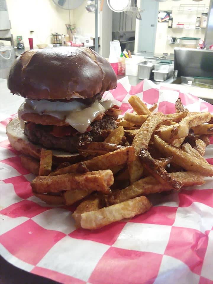 Hi Scores Bar Arcade & Grill | restaurant | 224 N Main St, Fostoria, OH 44830, USA | 4197017140 OR +1 419-701-7140