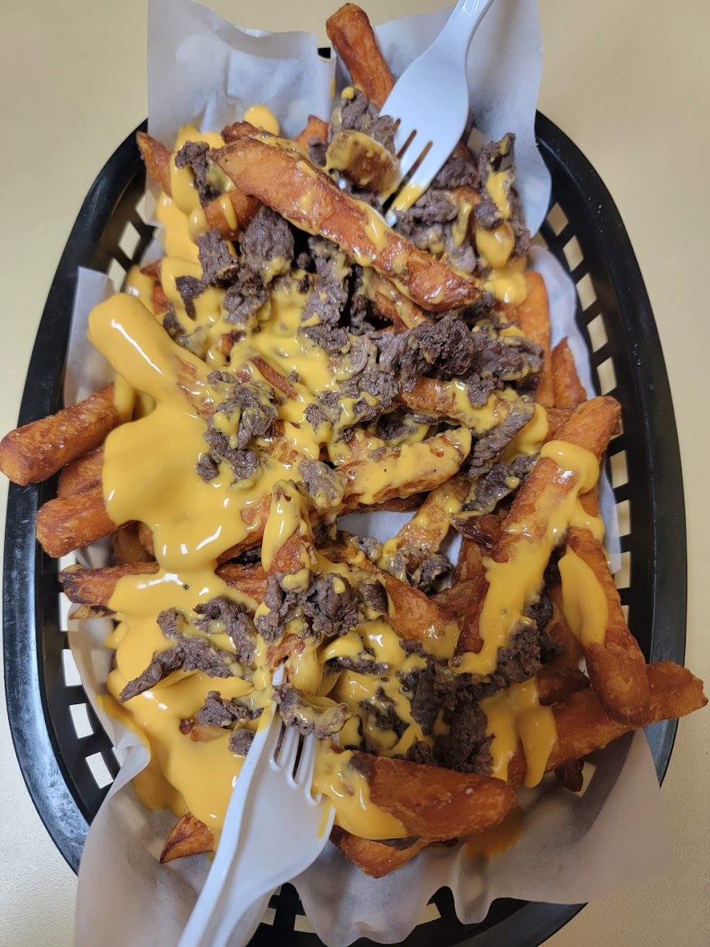 Moes Pizza and More | meal takeaway | 2293 International Blvd, Oakland, CA 94606, USA | 5104793609 OR +1 510-479-3609