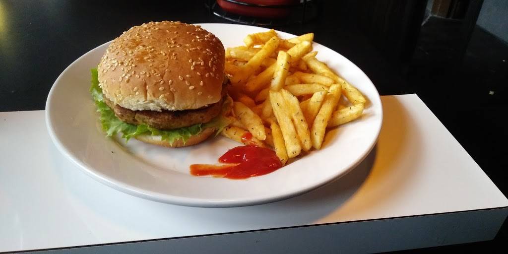 Two Dogs Sports Bar | restaurant | 1620 Bayview Ave, Toronto, ON M4S 1T3, Canada | 6473448286 OR +1 647-344-8286