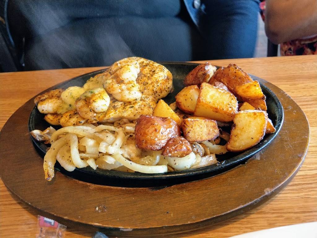 Applebees Grill + Bar | restaurant | 3000 Dial Dr, Council Bluffs, IA 51501, USA | 7123661250 OR +1 712-366-1250