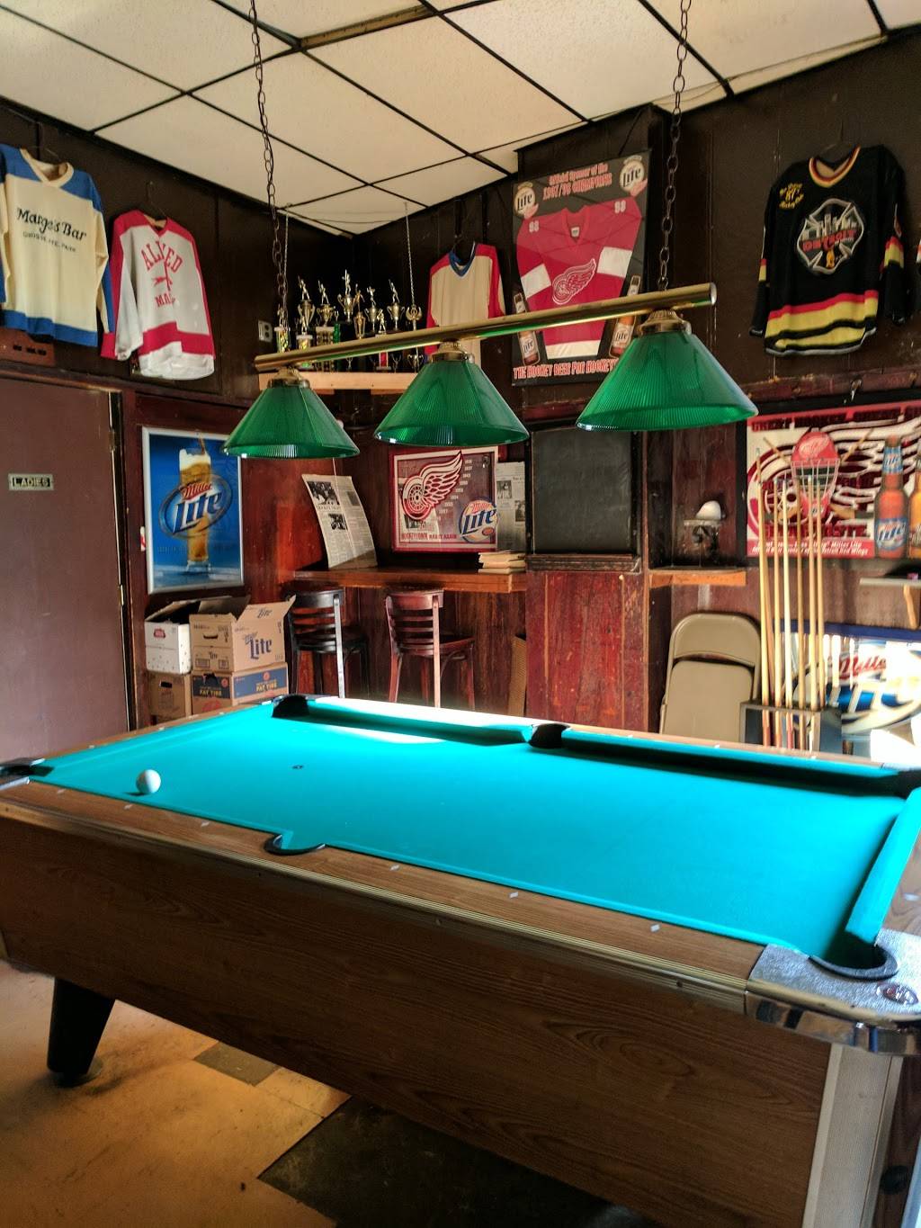 Marges Bar and Grill | restaurant | 15300 Mack Ave, Grosse Pointe, MI 48230, USA | 3138818895 OR +1 313-881-8895