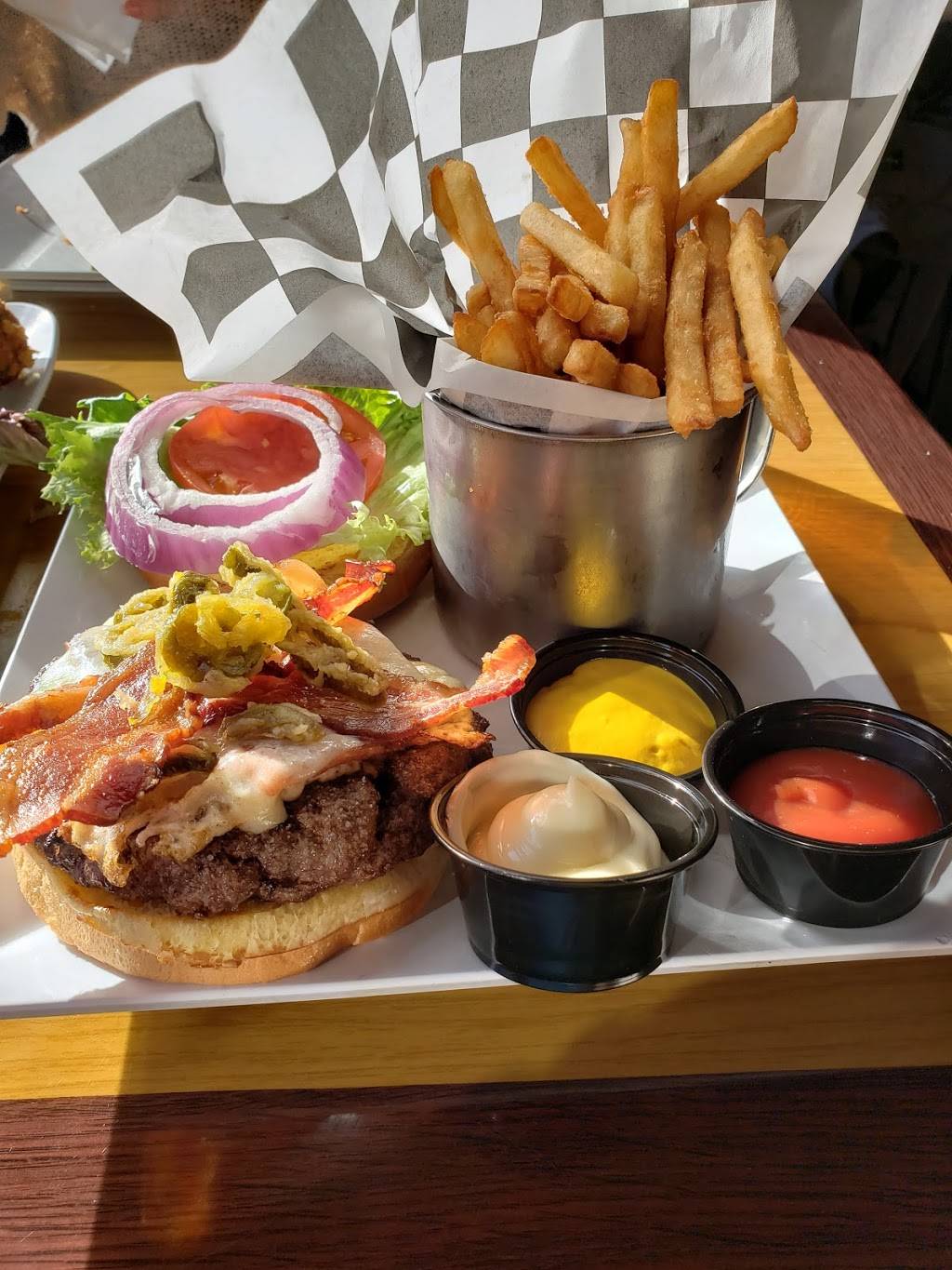 Burger Tavern 77 | restaurant | 2631 Devine St, Columbia, SC 29205, USA | 8036679608 OR +1 803-667-9608