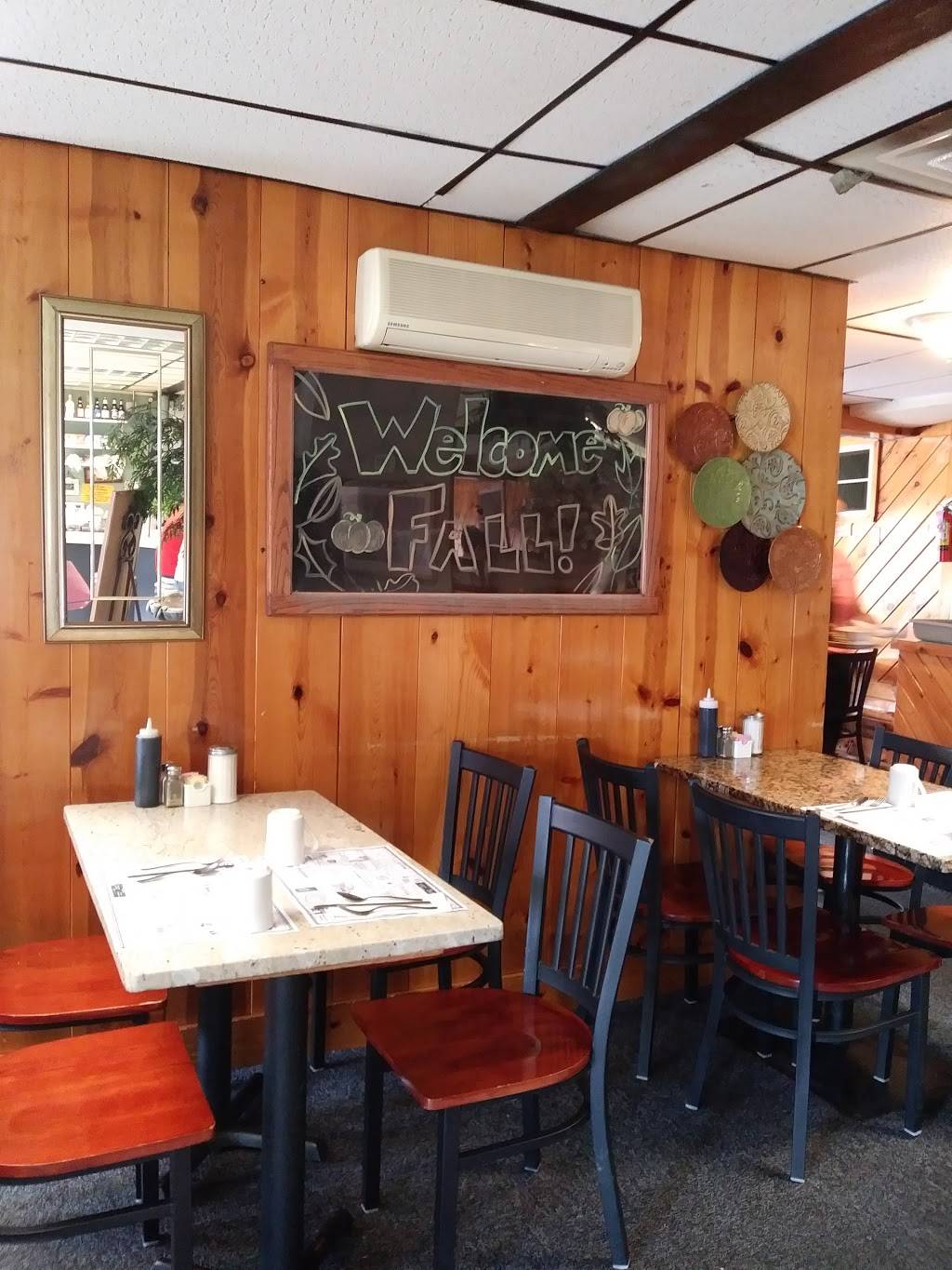 Linas Place | restaurant | 833 County St, Somerset, MA 02726, USA | 5086760700 OR +1 508-676-0700