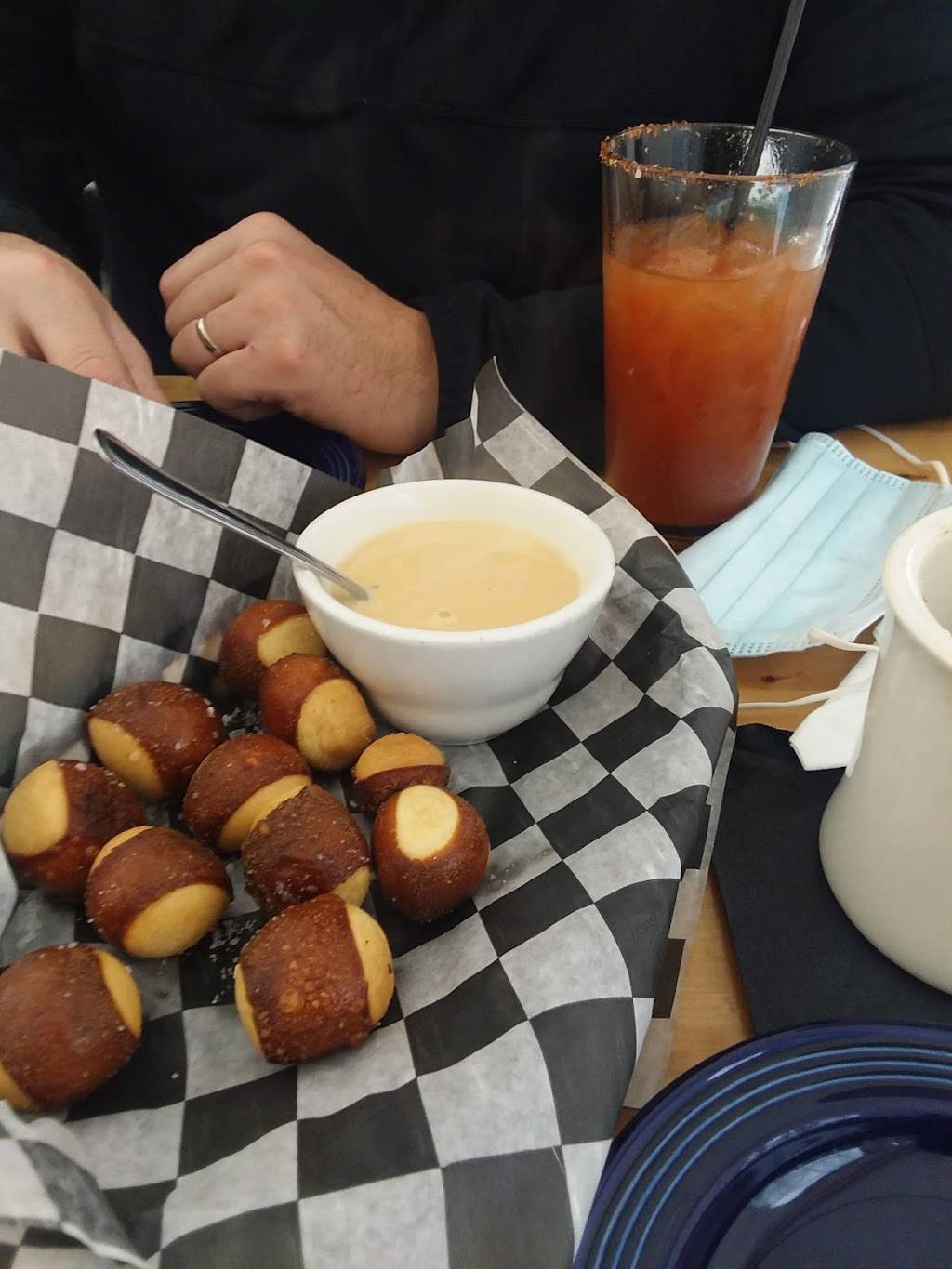 Oakys Tavern | restaurant | 9205 US-31, Grawn, MI 49637, USA | 2312766244 OR +1 231-276-6244