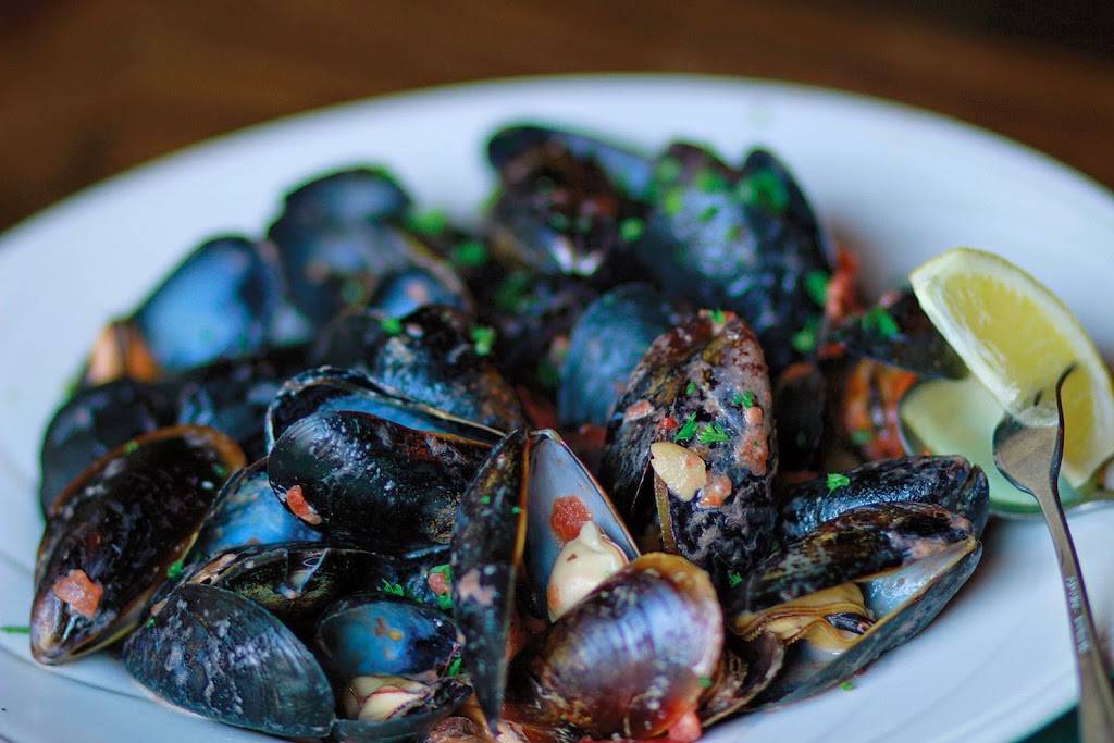 Grinnells | restaurant | 1696 Monroe Ave, Rochester, NY 14618, USA | 5852443710 OR +1 585-244-3710