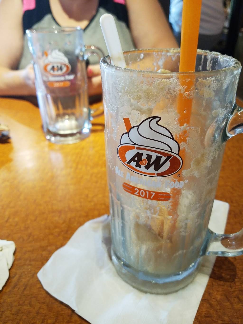 A&W Restaurant | restaurant | 8200 Vineland Ave #1169, Orlando, FL 32821, USA | 4072399931 OR +1 407-239-9931