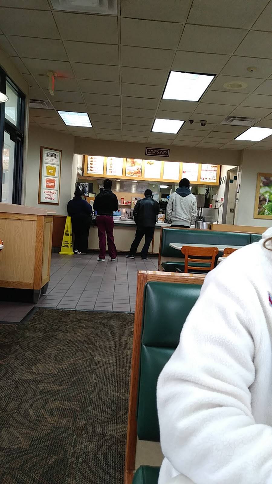 Wendys | restaurant | 5360 Warrensville Center Rd, Maple Heights, OH 44137, USA | 2163320156 OR +1 216-332-0156