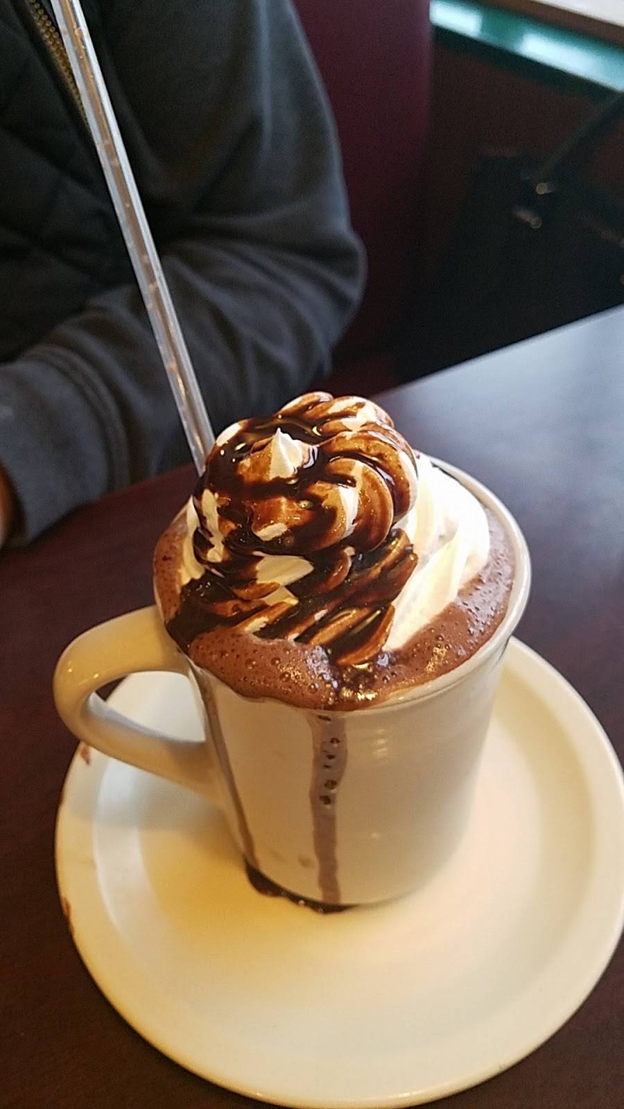 Georges Kitchen | restaurant | 13101 Triskett Rd, Cleveland, OH 44111, USA | 2166710430 OR +1 216-671-0430