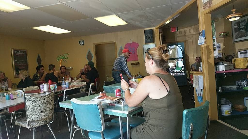 Full Cup Café The | restaurant | 50 Main St, Bobcaygeon, ON K0M 1A0, Canada | 7057386574 OR +1 705-738-6574