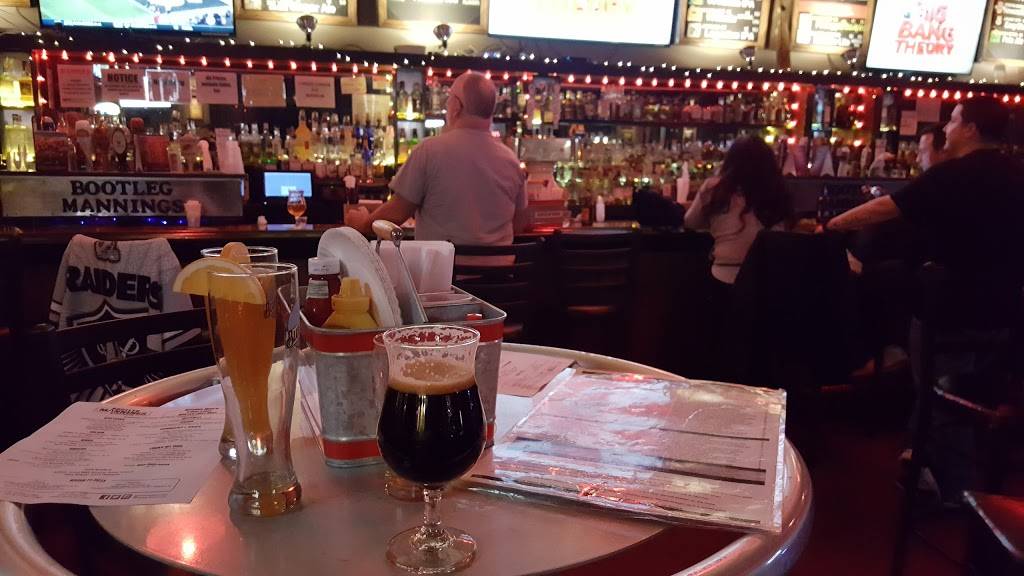 Bootleg Mannings Craft Beer & Whiskey Bar | restaurant | Staten Island, NY 10303, USA | 7189814988 OR +1 718-981-4988