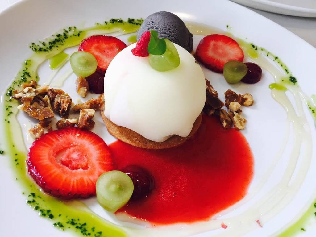 Miku Toronto | restaurant | 10 Bay St # 105, Toronto, ON M5J 2R8, Canada | 6473477347 OR +1 647-347-7347