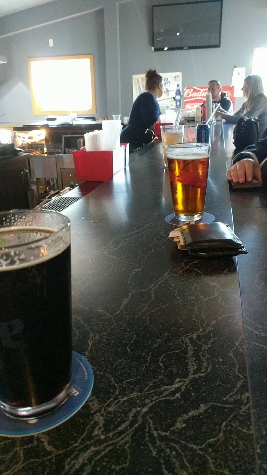 Bachelors Bar & Grill | restaurant | 1316 Crooks Ave, Kaukauna, WI 54130, USA | 9207661601 OR +1 920-766-1601