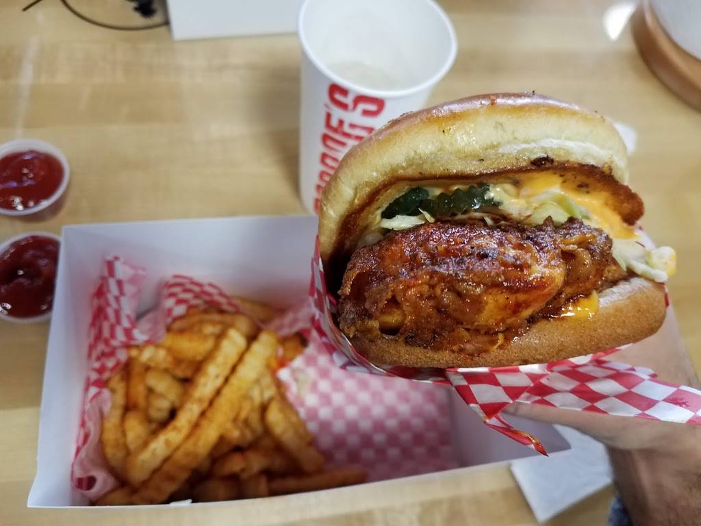 Monroes Hot Chicken | restaurant | 45 W Jefferson St, Phoenix, AZ 85003, USA | 6028727100 OR +1 602-872-7100