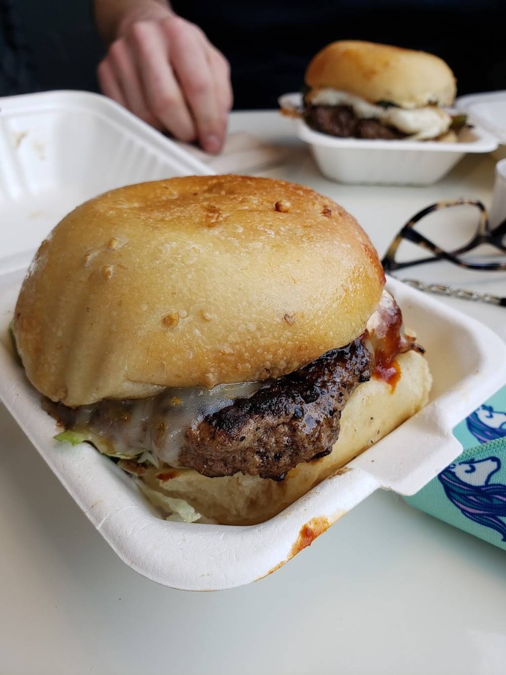 Oakwood Proper Burgers | restaurant | 1108 E Eighth St, Traverse City, MI 49686, USA | 2312531513 OR +1 231-253-1513