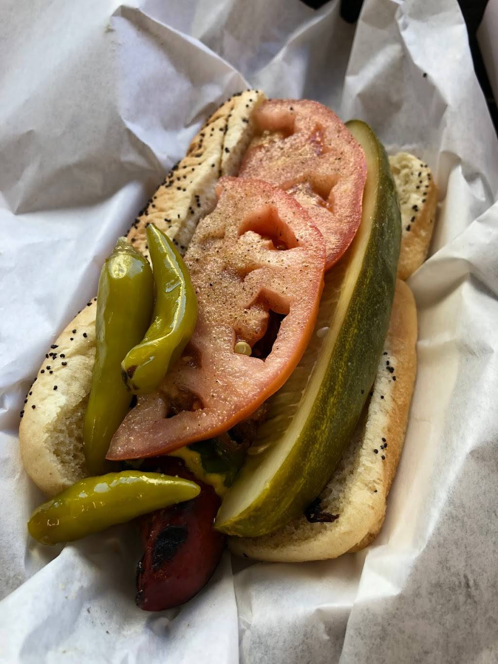 The Wieners Circle | meal takeaway | 2622 N Clark St, Chicago, IL 60614, USA | 7734777444 OR +1 773-477-7444