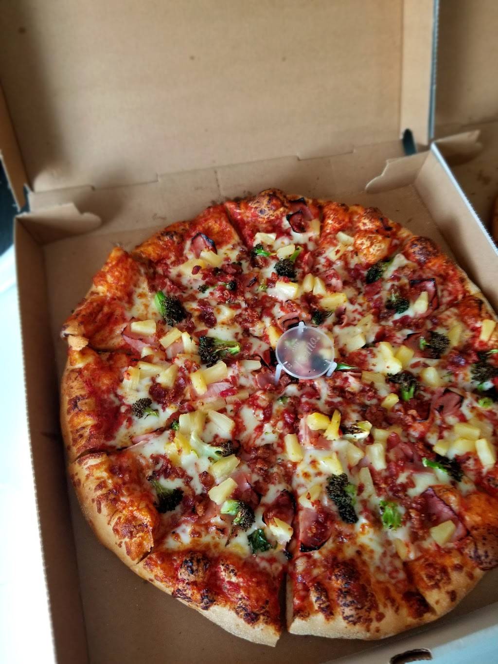 Leonardos Pizza | restaurant | 415 Forest Ave, Portland, ME 04101, USA | 2077754444 OR +1 207-775-4444