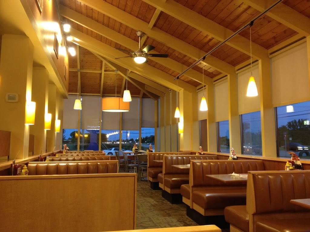 BIG BOY | restaurant | 16880 Hall Rd, Clinton Twp, MI 48038, USA | 5862636220 OR +1 586-263-6220