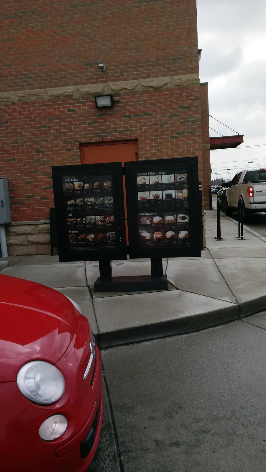 Starbucks | cafe | 12679 Middlebelt Rd, Livonia, MI 48150, USA | 7347620746 OR +1 734-762-0746