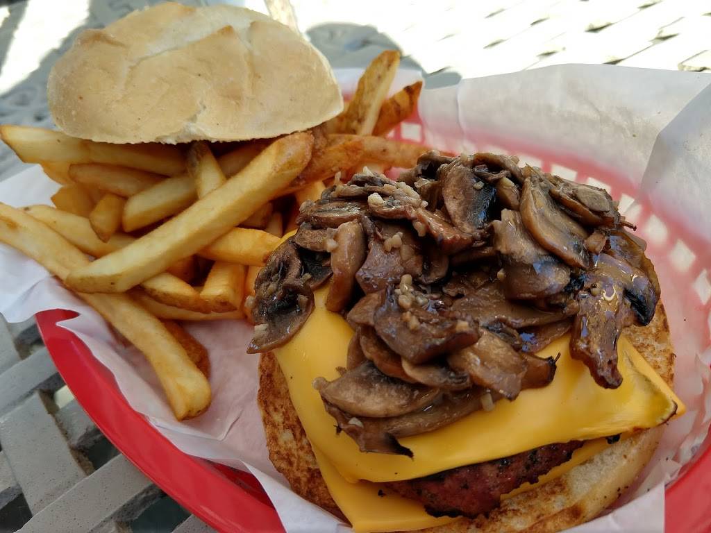 Clarkes Charcoal Broiler | restaurant | 615 W El Camino Real, Mountain View, CA 94040, USA | 6509670851 OR +1 650-967-0851