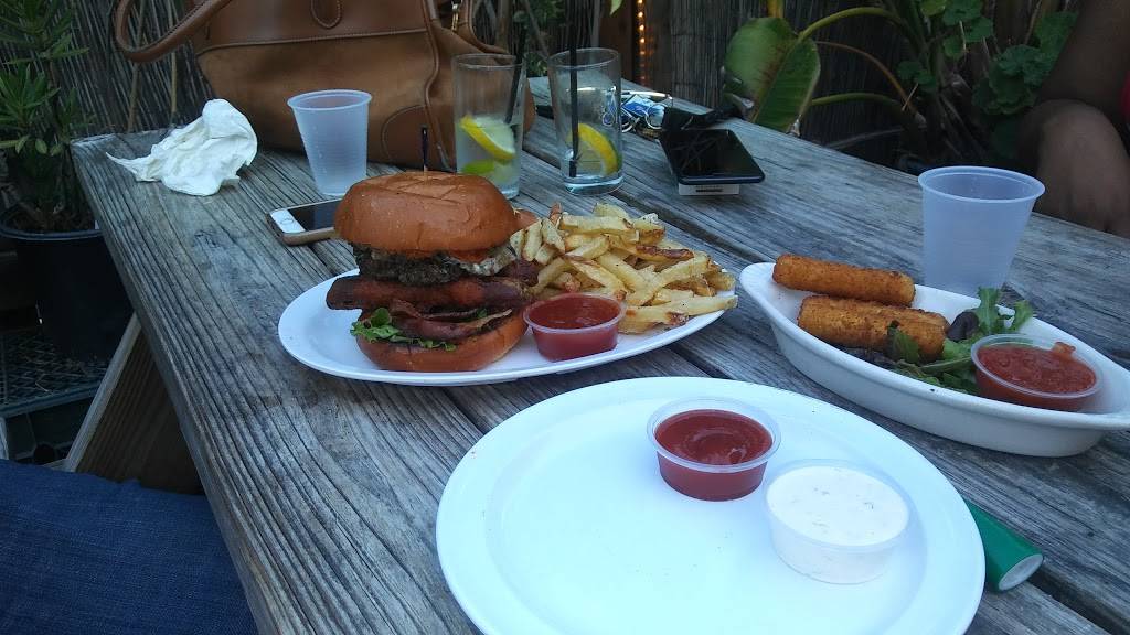 The Hideaway Bar & Grill | restaurant | 2565 Franklin Blvd, Sacramento, CA 95818, USA | 9164551331 OR +1 916-455-1331