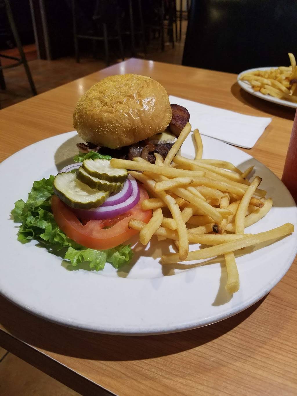 Carmens Burger Bar | restaurant | 90 Mark West Springs Rd, Santa Rosa, CA 95403, USA | 7075261575 OR +1 707-526-1575