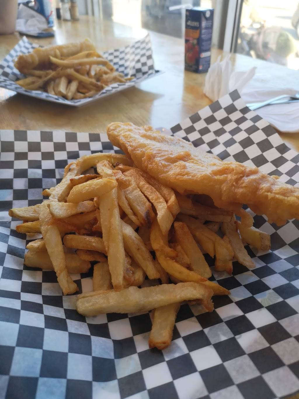 Reliable Fish & Chips | restaurant | 954 Queen St E, Toronto, ON M4M 1J7, Canada | 4164654111 OR +1 416-465-4111