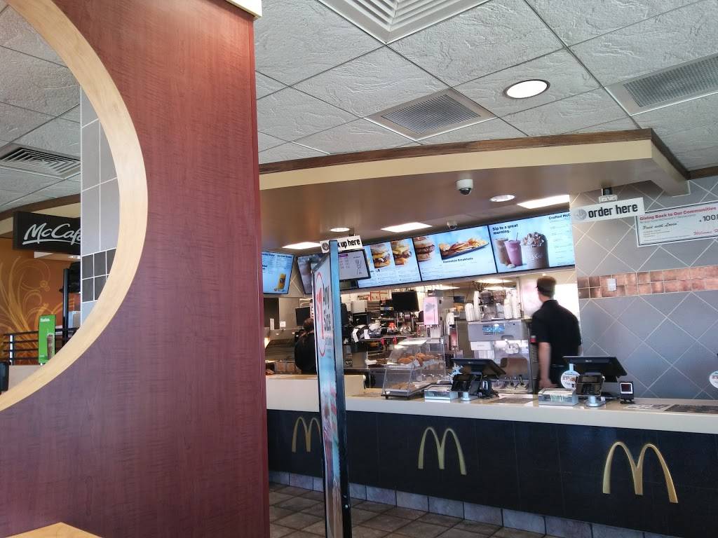 McDonalds | cafe | 1704 Plainfield Rd, Crest Hill, IL 60403, USA | 8157412206 OR +1 815-741-2206
