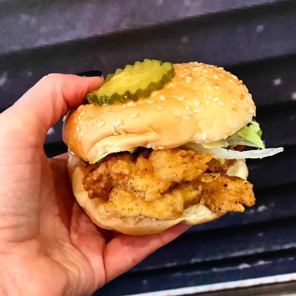 Mary Browns Chicken & Taters | restaurant | 3199 Dufferin St, North York, ON M6A 2T2, Canada | 4167870739 OR +1 416-787-0739