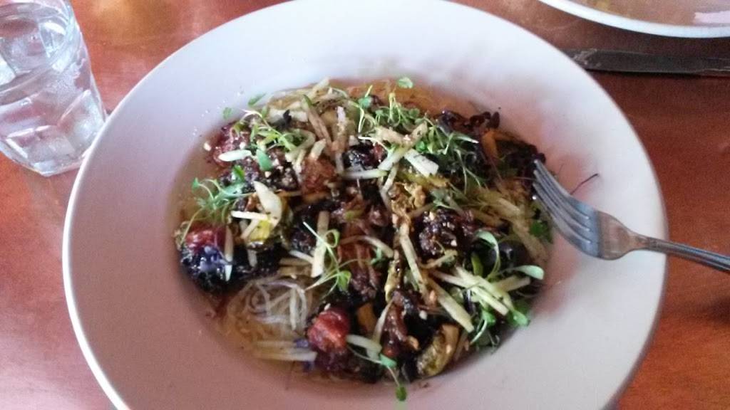 Helen’s Restaurant | restaurant | 2527 W Main St, Richmond, VA 23220, USA | 8043584370 OR +1 804-358-4370