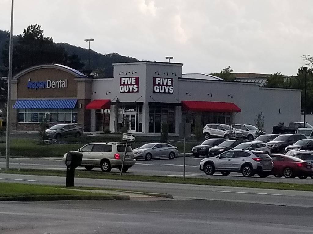 Five Guys | meal takeaway | 20 University Blvd, Harrisonburg, VA 22801, USA | 5402172952 OR +1 540-217-2952