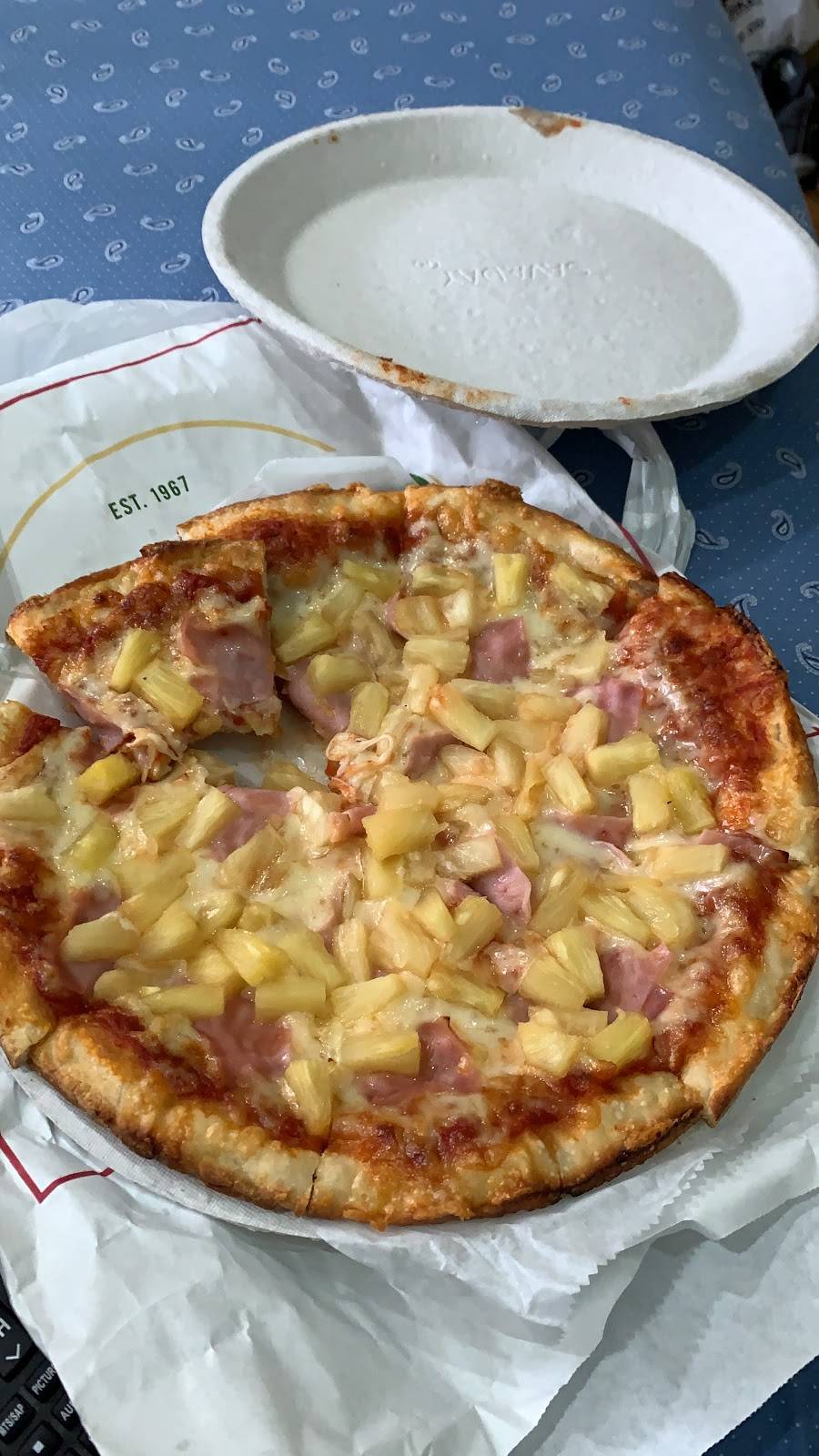 Singas Famous Pizza | restaurant | 37-11 Junction Blvd, Queens, NY 11368, USA | 9177451500 OR +1 917-745-1500