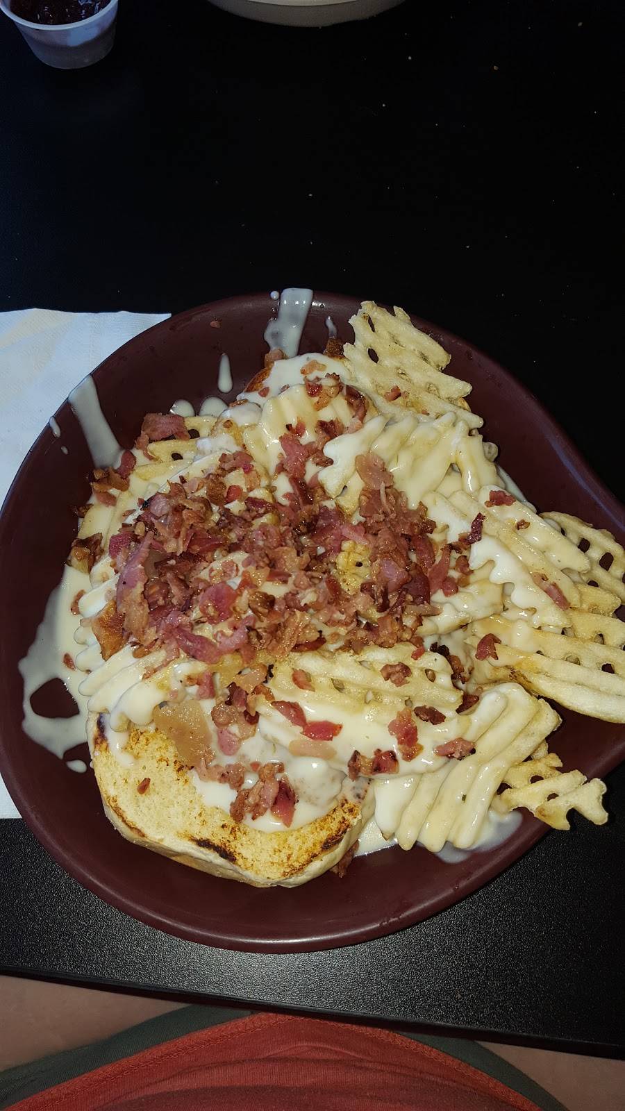 Shooters / Diamond Daves | restaurant | 518 W Jackson St, Macomb, IL 61455, USA | 3094210539 OR +1 309-421-0539