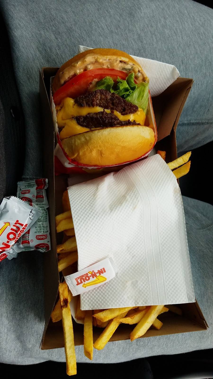 In-N-Out Burger | restaurant | 150 Town Center Blvd, Garland, TX 75040, USA | 8007861000 OR +1 800-786-1000