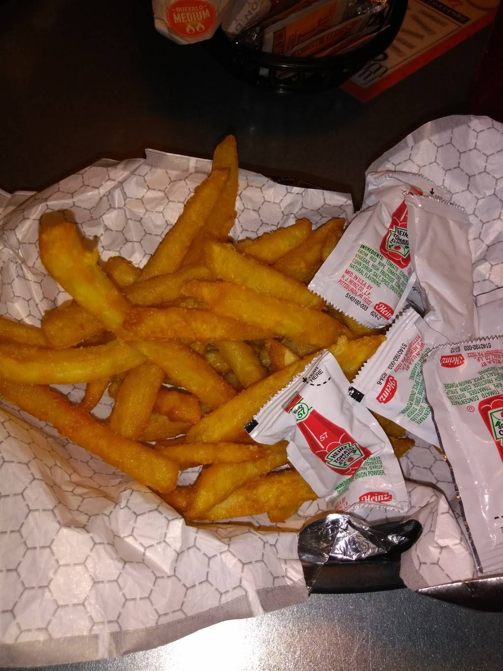 Pizza Hut | meal takeaway | 2747 Henry St, Muskegon, MI 49441, USA | 2317334444 OR +1 231-733-4444