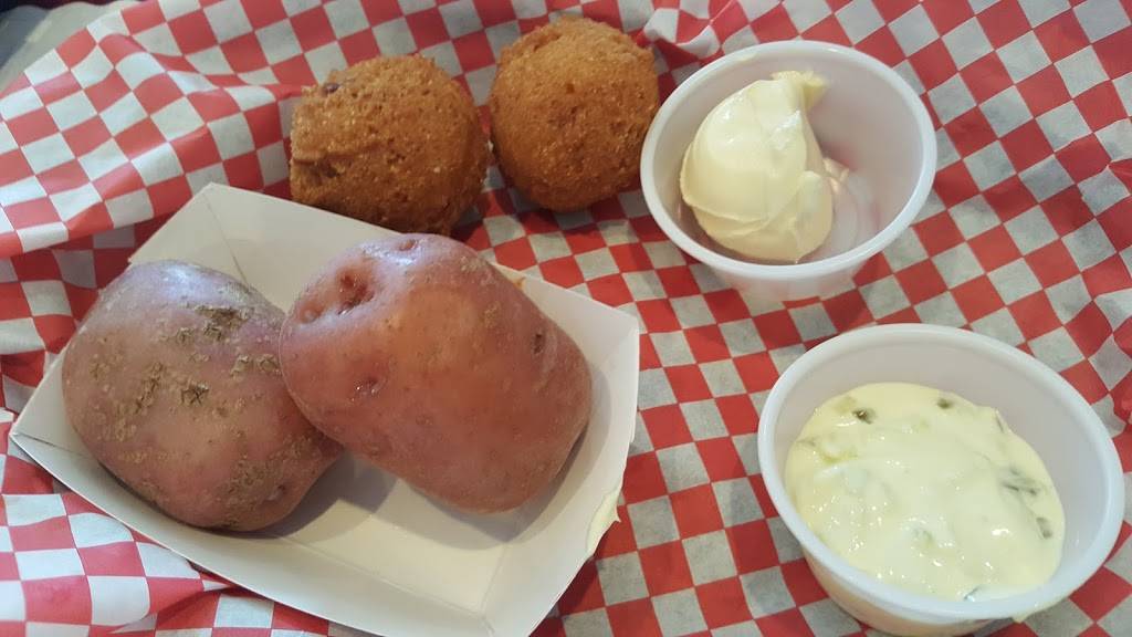 Whales Tale Fish House | restaurant | 2720 W Old US Hwy 441, Mt Dora, FL 32757, USA | 3523851500 OR +1 352-385-1500