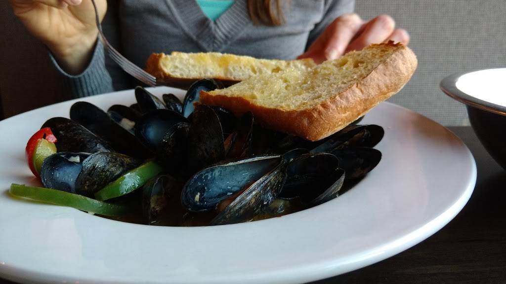 Ye Olde Squire | restaurant | 875 Main St W, Hamilton, ON L8S 4P9, Canada | 9055287822 OR +1 905-528-7822