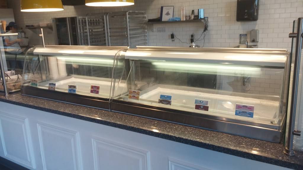 Frozen Penguin | restaurant | 9500 East Vía de Ventura, Scottsdale, AZ 85256, USA | 4806466070 OR +1 480-646-6070