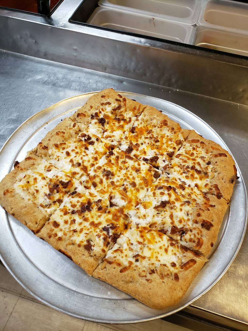 Pizza Dees | restaurant | 2000 Canfield Rd, Youngstown, OH 44511, USA | 3307996868 OR +1 330-799-6868