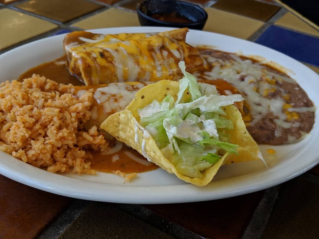 Coyotes | restaurant | 14015 CA-88, Lockeford, CA 95237, USA | 2097275900 OR +1 209-727-5900